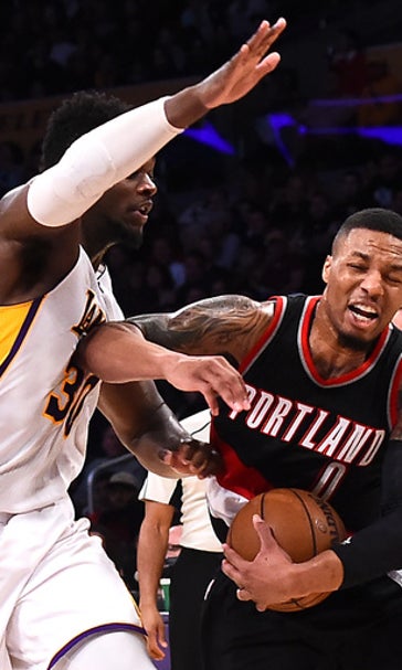 Blazers beat Lakers 97-81, tie Denver for final spot in West (Mar 26, 2017)